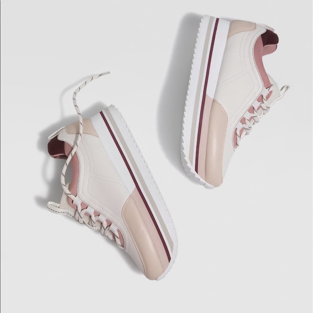 Stradivarius | Contrasting mountain-style trainers